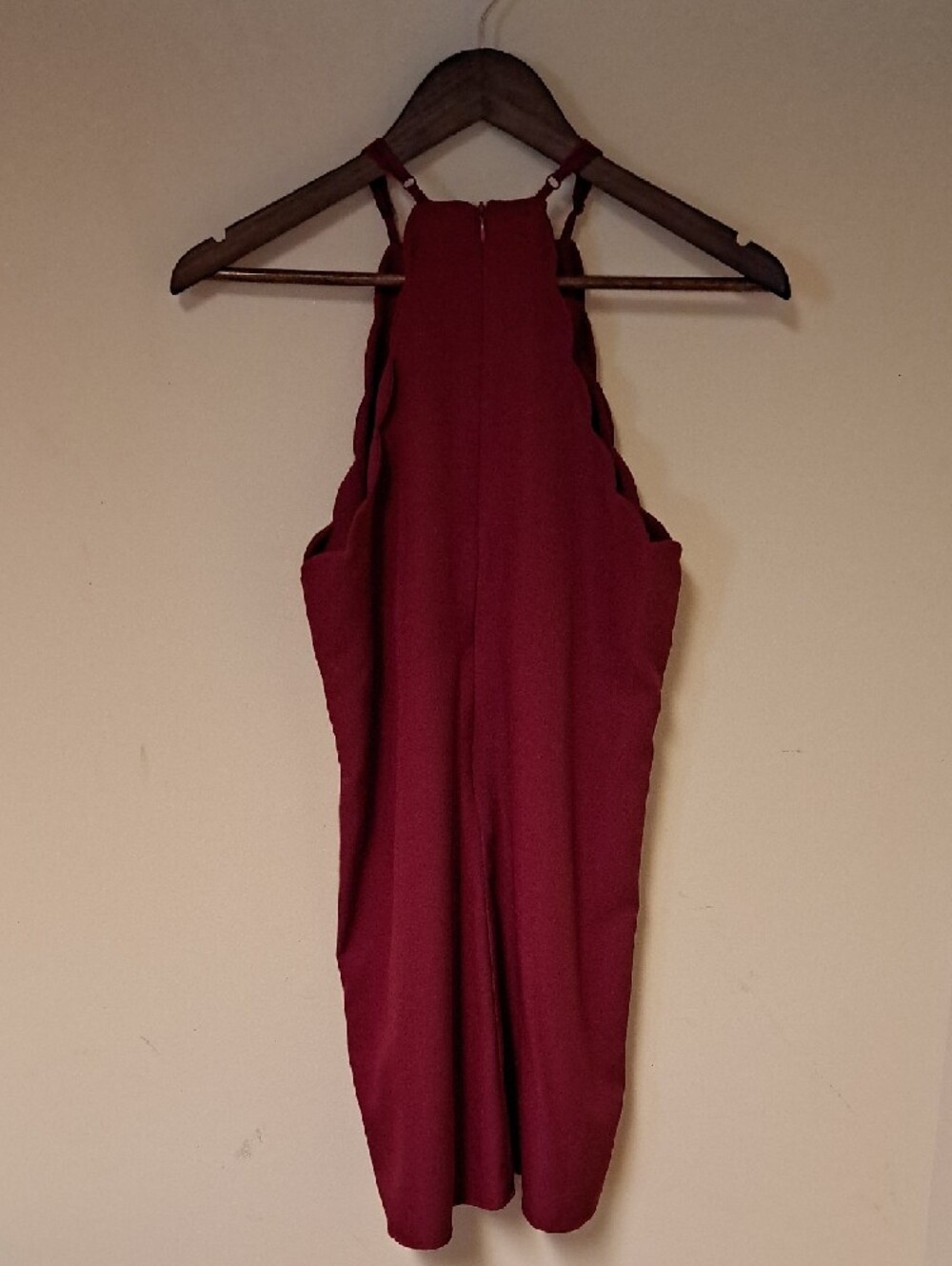 Lulu's Sleeveless Wine-Colored Scalloped Top Mini Dress Size M - Picture 4 of 9